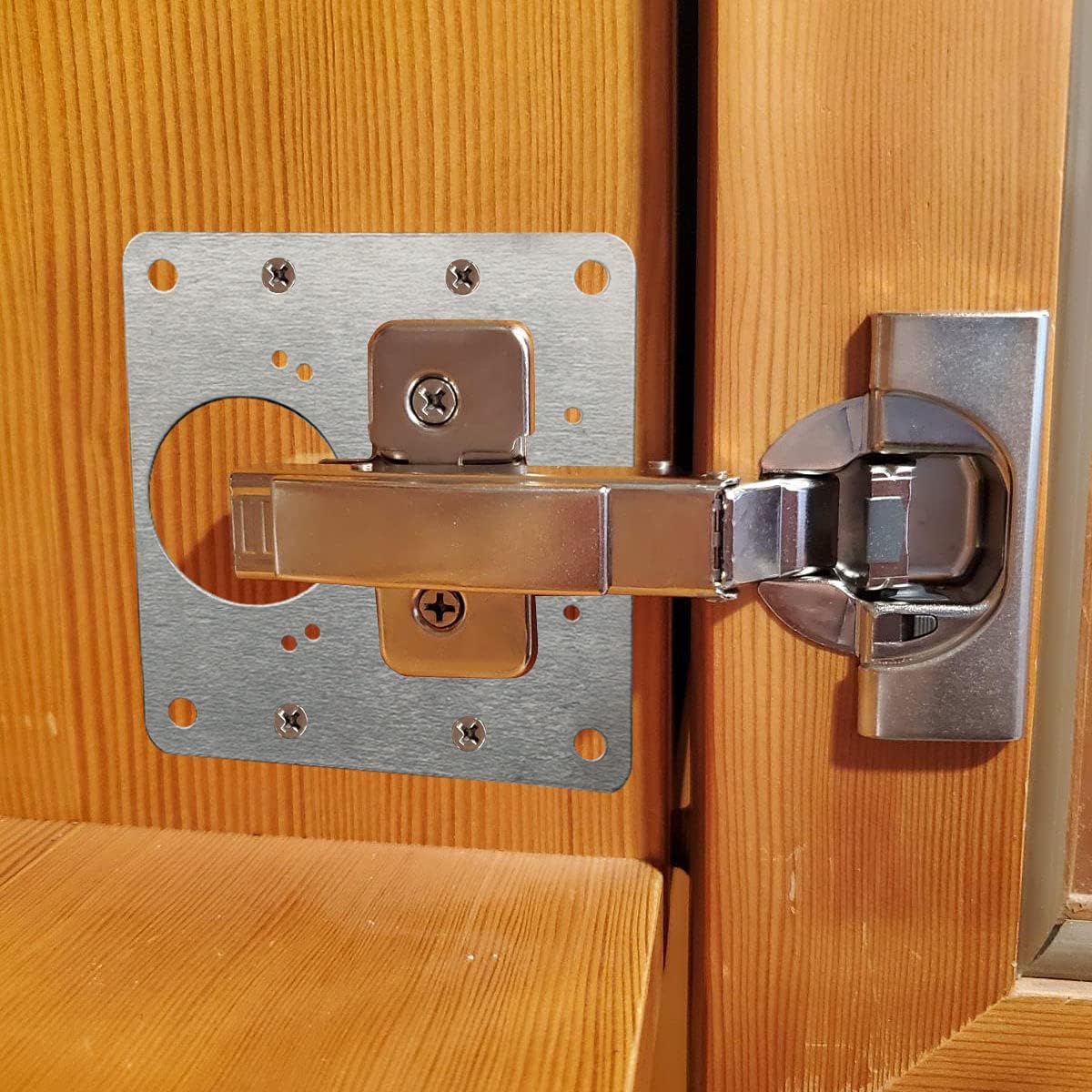 Piastra di Riparazione per Cer - Furniture Hardware Repair recensione e prezzo